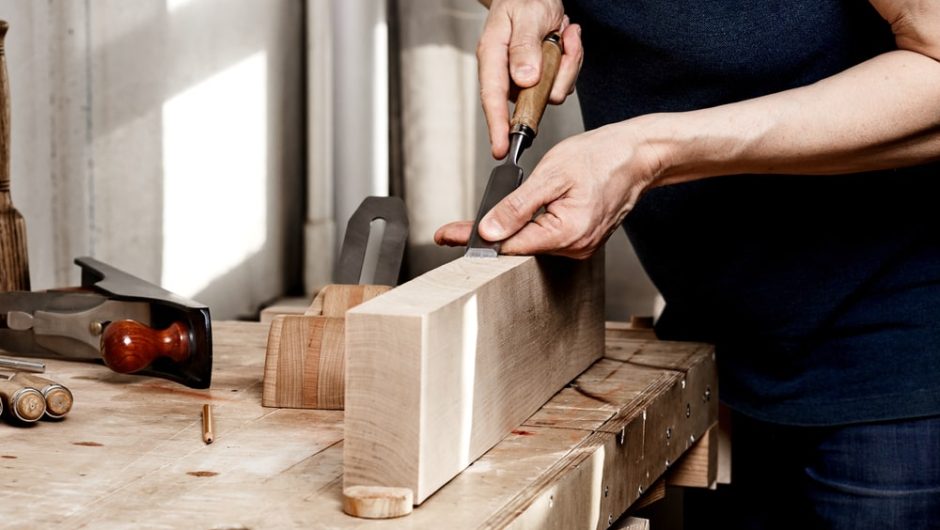 La menuiserie traditionnelle face aux techniques modernes : évolution et défis