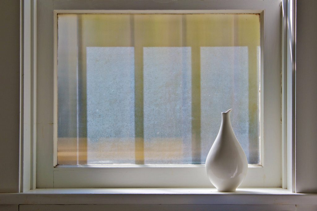 Quels signes doivent vous alerter d’une infiltration sous la fenêtre ?